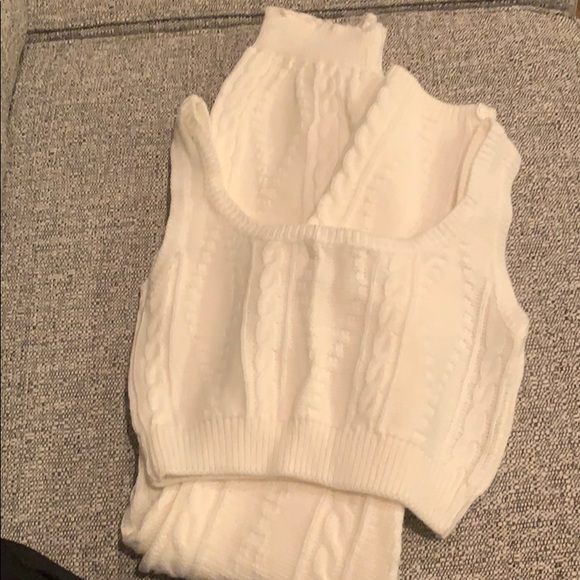 Two Piece Creme Set - Picture 4 of 4